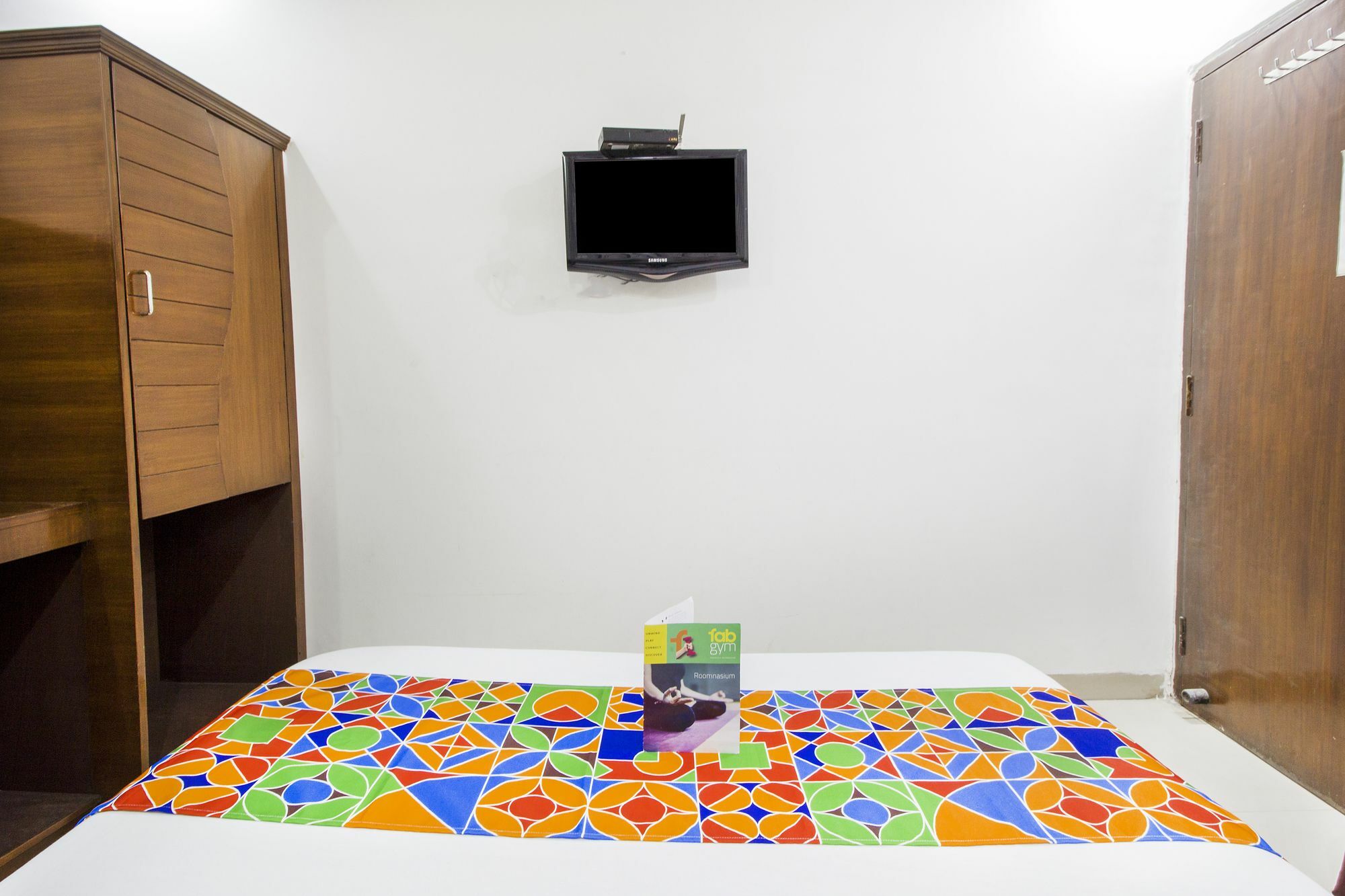 Hotel R Deluxe "Couple Friendly Vaccinated Staff" Új-Delhi Kültér fotó
